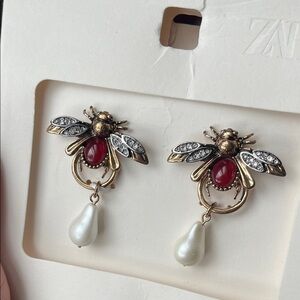 Elegant Bee Design Earrings with Pearl Drop